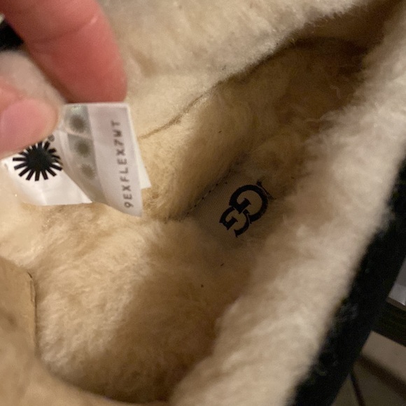 UGG Women’s Black ANSLEY SLIPPERS - Picture 6 of 9